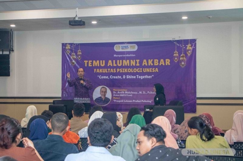 Sesi penyampaian materi tentang "Prospek Lulusan Profesi Psikologi" oleh Ketua Himpunan Psikologi Indonesia. 