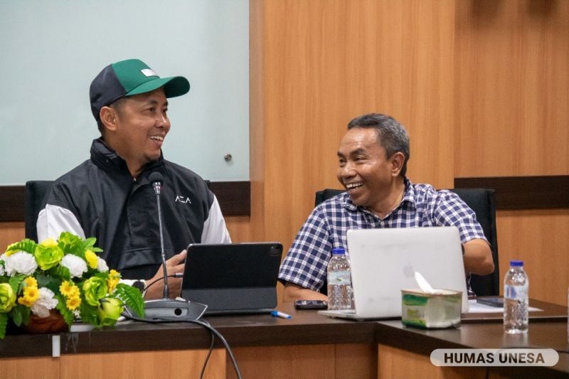 Dr. Dwi Cahyo Kartiko diskusi bersama Prof. Dr. Sujarwanto