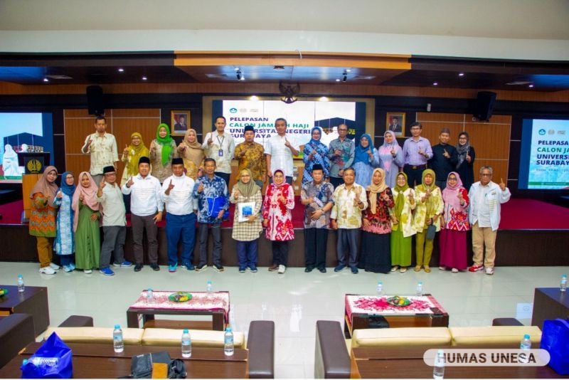 Acara pelepasan ini dihadiri seluruh jajaran pimpinan; MWA, SAU, rektor, wakil rektor, dekan, direktur dan civitas terkait. 