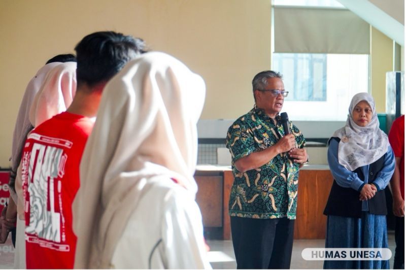 Wakil Rektor II Unesa,Bahtiar Syaiful Bachri menekankan bahwa ini merupakan aksi kemanusian Unesa melalui relawan SMCC untuk membantu masyarakat yang membutuhkan.
