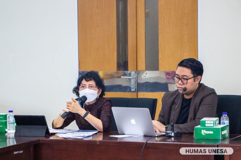 Pennee Narot, pakar dari Khon Kaen University Thailand menyampaikan strategi meningkatkan penelitian kualitatif dan penelitian metode campuran (mixed methode) bidang disabilitas.