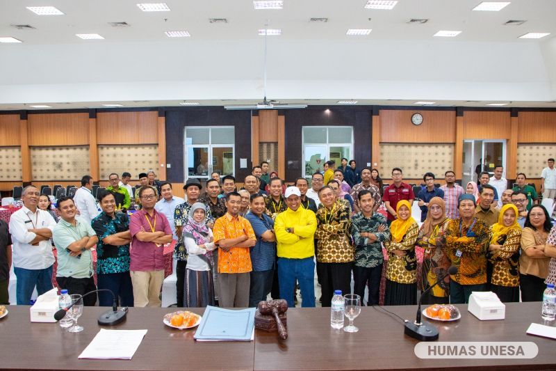 Foto Bersama Musyawarah Pusat IKA Unesa