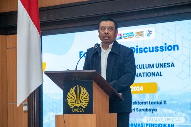 Wakil Rektor Bidang I UNESA menekankan pentingnya melakukan transformasi kurikulum pendidikan untuk menjawab tantangan dan kebutuhan zaman. 