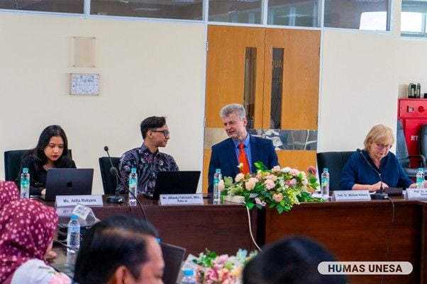 Sebanyak 16 program studi di Unesa yang sudah terakrediasi ASIIN, tiga prodi lainnya sedang divisitasi langsung tim asesor ASIIN.