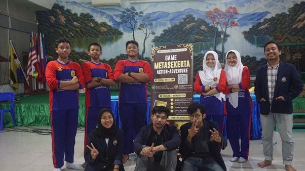 Tim PKMPM UNESA bersama siswa SMP PGRI 1 Buduran, Sidoarjo
