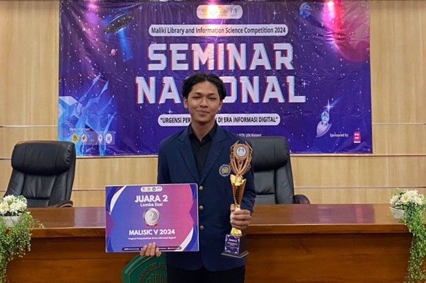Mohammad Rizqi mendapat penghargaan juara 2 pada ajang National Essay Competition dalam Malik Library and Information Science Competition UIN Maulana Malik Ibrahim Malang tahun 2024.