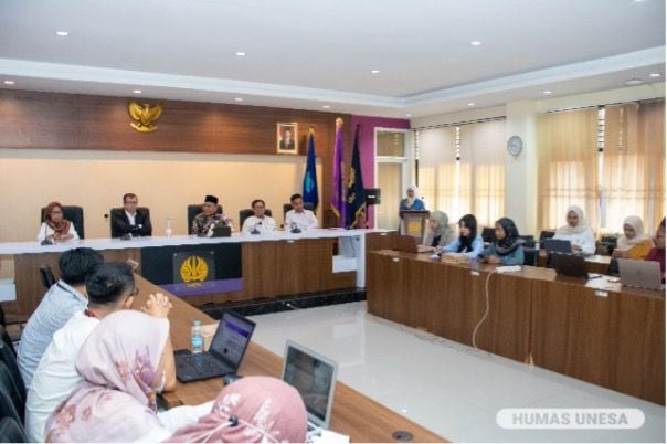 Kegiatan ini terdiri dari beberapa rangkaian. Selepas sharing tentang risetnya, narasumber akan melanjutkan perkuliahan di kelas mahasiswa.