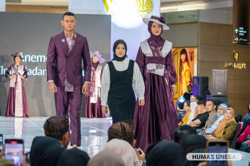 STYLE: salah satu busana karya kelompok Burgundy dalam RECIPROCAL 2024