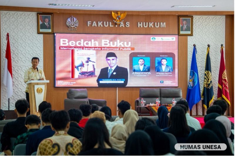 Dekan FH Unesa, Arinto Nugroho menyebutkan bahwa bedah buku ini penting bagi mahasiswa, dosen, dan lembaga publik untuk memahami cara dan proses sengketa informasi publik sebagai oksigen demokrasi.