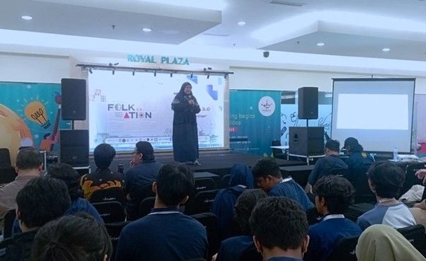 Kooprodi S-4 Desain Grafis memberikan penguatan dalam pembukaan Pameran Folkation 3.0.