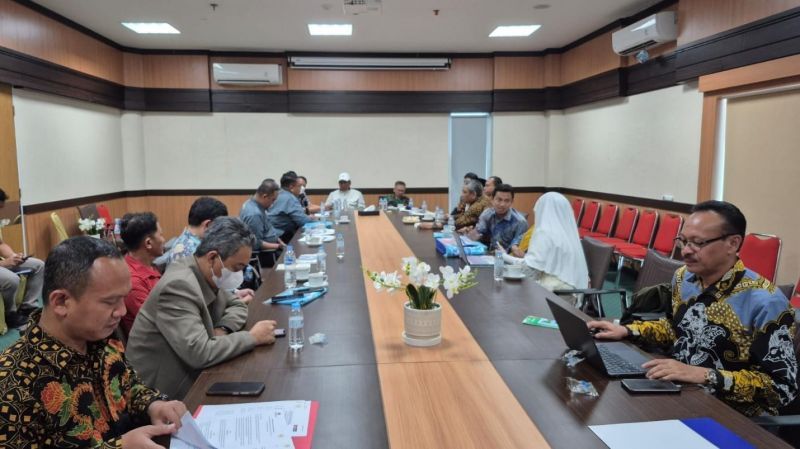 GAYENG: Suasana audiensi pengurus pusat IKA Unesa dengan Rektor Unesa berjalan gayeng dan penuh kekeluargann