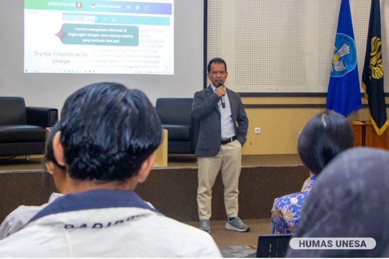 Kasubdit Pusat Unggulan Iptek Disabilitas memberikan penguatan dalam Edukasi Literasi: Anti Kekerasan bagi Mahasiswa Disabilitas UNESA.