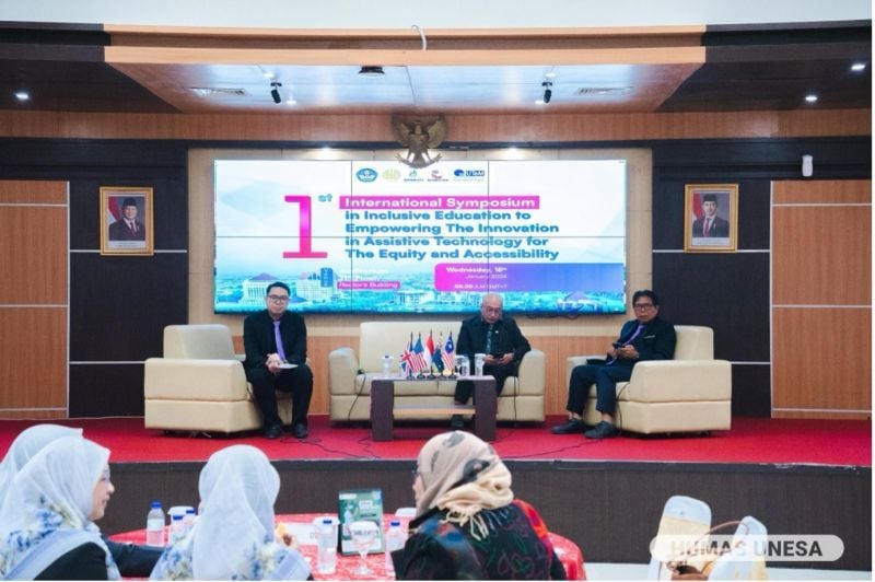 Simposium internasional perdana yang diinisiasi PUI-DIC Unesa ini dihadiri dosen, pakar, dan praktisi pendidikan inklusi.