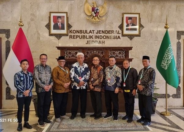 Jajaran pimpinan kampus Rumah Para Juara disambut jajaran Pelaksana Fungsi Penerangan dan Sosial Budaya KJRI Jeddah