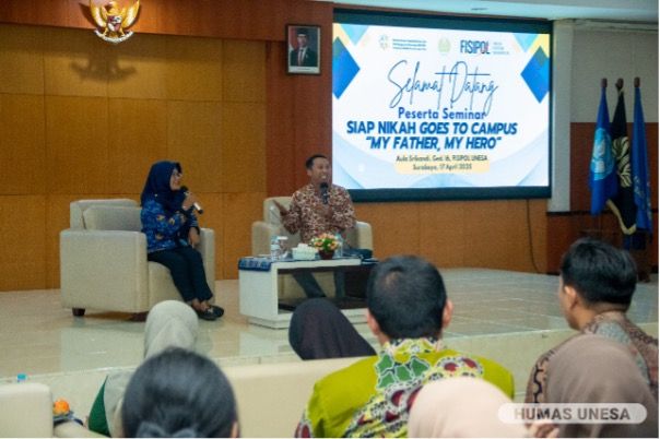 Didampingi Ali Imron, S.Sos., M.A., sebagai moderator, pemateri dari BKKBN Jatim menyoroti fenomena fatherless di masyarakat sebagai renungan bagi remaja atau pemuda agar memahami dan matang dalam merencanakan pernikahan.