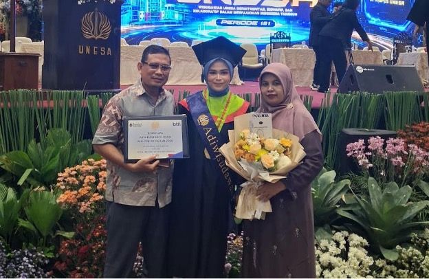 Madikha Auliyaul Khusna, Lulusan Terbaik FMIPA Rancang Media Komik Digital Berbasis Problem Solving