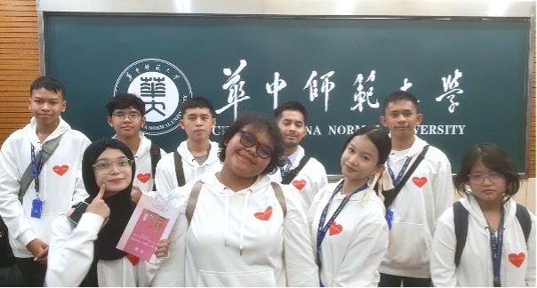 Siswa Labschool Unesa mengikuti berbagai kegiatan belajar dan eksplorasi budaya di Wuhan dan Beijing.