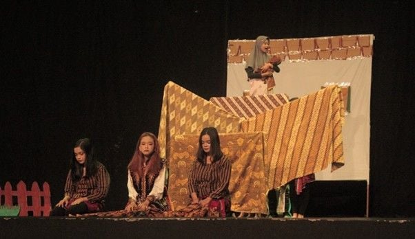 Salah satu adegan dalam Nuansa Apresiasi Seni dan Drama Mahasiswa (Nawasena) 2024.