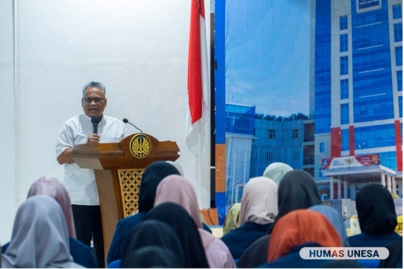 Wakil Rektor II Unesa, Bachtiar Syaiful Bachri menegaskan bahwa Unesa berkomitmen tidak hanya untuk memastikan pencapaian akademik mahasiswa, tetapi juga rasa aman, rasa nyaman dalam mengembangkan diri dan kompetensi.