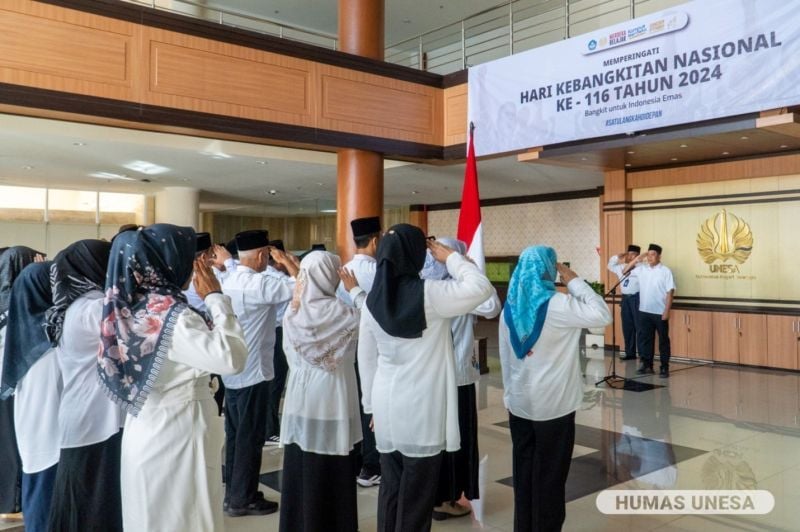 Pimpinan dan civitas UNESA gelar upacara Peringatan Hari Kebangkitan Nasional (Harkitnas) 2024 di Rektorat. 