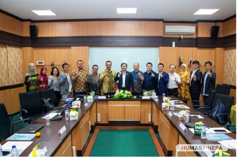 UNESA dan CCNU berkomitmen untuk melanjutkan kerja sama yang meliputi sejumlah program yang mulai dijalankan tahun depan.