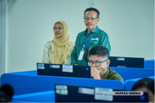 Pimpinan melakukan monitoring untuk memastikan kelancaran UTBK. Semua sudah disiapkan agar peserta bisa tes dengan lancar, aman, dan nyaman, termasuk bagi kelompok disabilitas. 