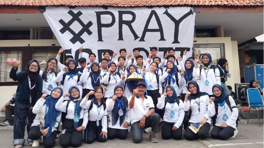 PKKMB Fisipol Diwarnai Deklarasi dan Aksi Peduli Masyarakat yang Terdampak Bencana