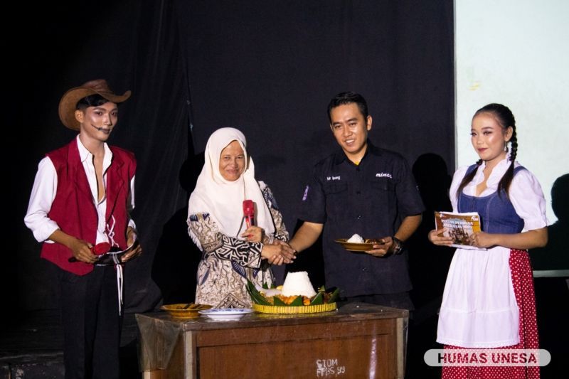 gambar pemotongan tumpeng