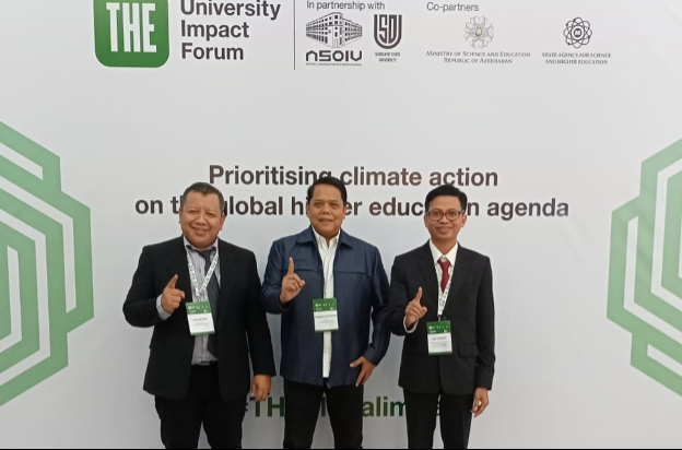 Nadi Suprapto (kanan-berkacamata) aktif di berbagai forum riset, publikasi, dan pemeringkatan dunia. Pada September 2024 lalu, ia bersama tim dan pimpinan UNESA menjadi delegasi Indonesia dalam THE University Impact Forum di Azerbaijan.