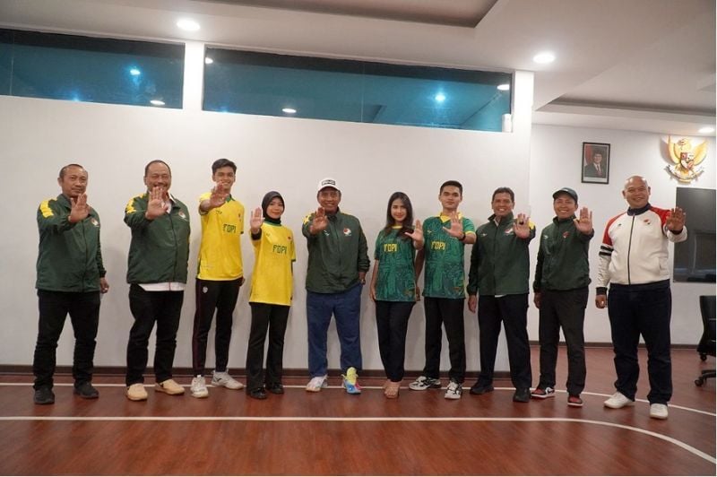 SINERGI: Ketua dan Sekjen PB FOPI, KONI Jatim, Kadispora Jatim pose bersama ketua dan pengurus FOPI Jatim.