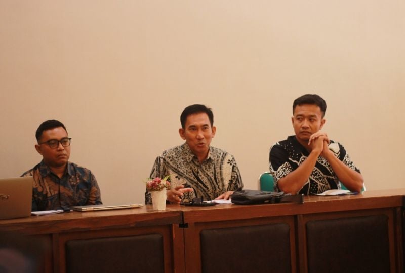 Pembahasan Naskah Akademik RUU Pelayaran Badan Keahlian DPR-RI bersama pakar hukum UNESA di Gedung FH UNESA