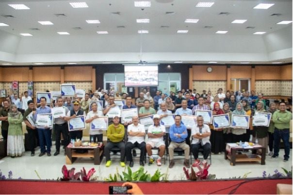 KOMITMEN-SINERGI: Rektor bersama jajaran wakil rektor, dekan, direktur, kepala lembaga, wakil dekan dan lembaga, kasubdit, koorprodi, dan jajaran terkait selingkung Unesa.