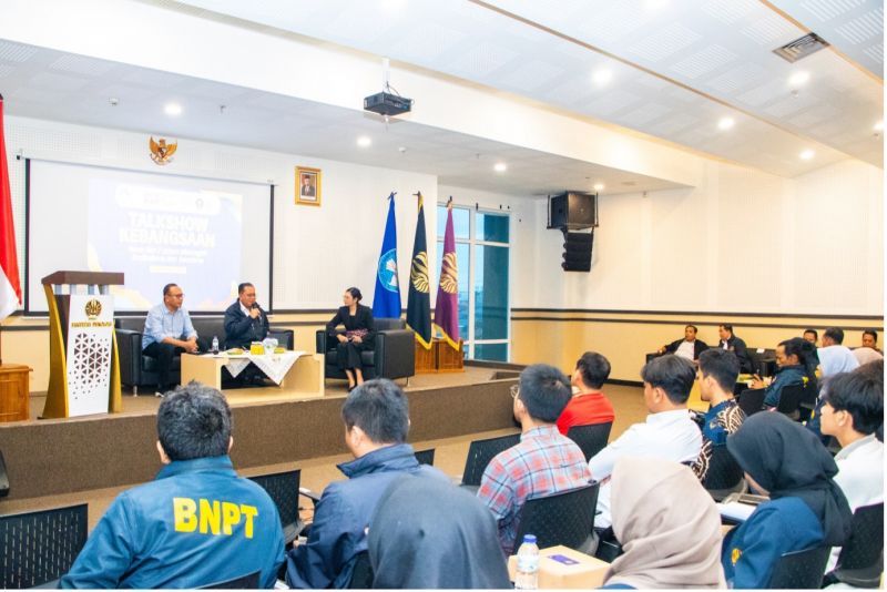 Mahasiswa selingkung UNESA mengikuti talkshow kebangsaan, kerja sama FKPT Jatim dan UNESA melalui Direktorat Mawal.